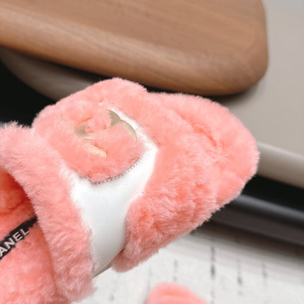 CHANEL 26S SLIDE SANDALS IN LIGHT PINK SHEARLING AND BLACK STRAP