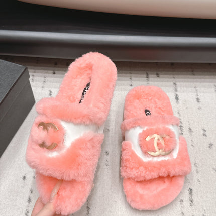 CHANEL 26S SLIDE SANDALS IN LIGHT PINK SHEARLING AND BLACK STRAP