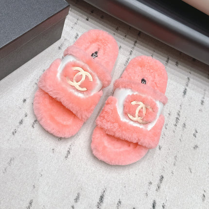 CHANEL 26S SLIDE SANDALS IN LIGHT PINK SHEARLING AND BLACK STRAP