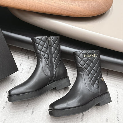 CHANEL 26S ANKLE BOOTS 40MM IN BLACK CALFSKIN AND QUILTED