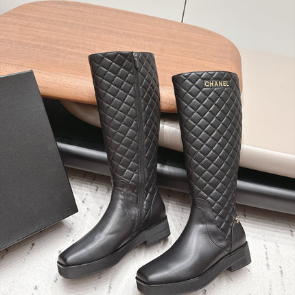 CHANEL 26S KNEE HIGH BOOTS 40MM IN BLACK CALFSKIN AND QUILTED