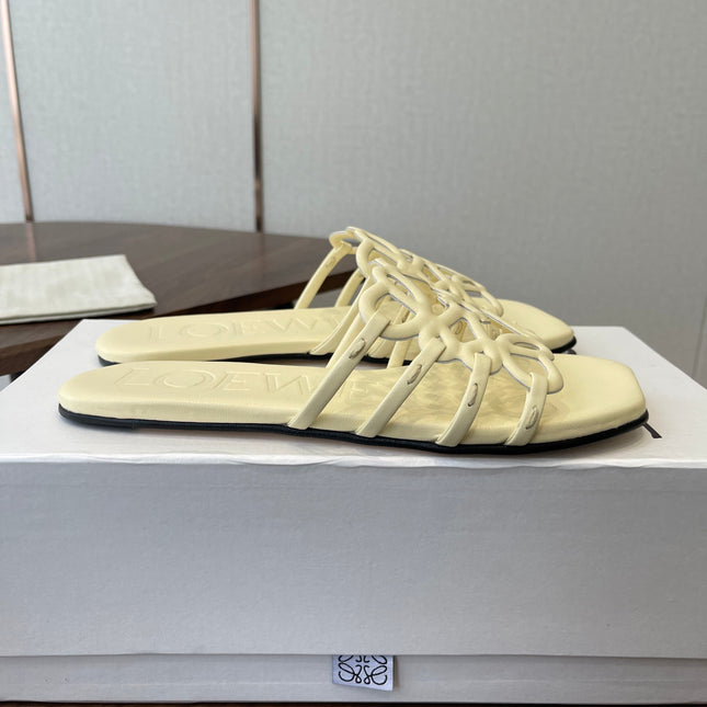 LOEWE 26S FLAT SANDALS IN LIGHT YELLOW CALFSKIN