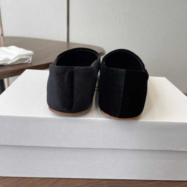 THE ROW 26S BALLET FLATS IN BLACK VELVET