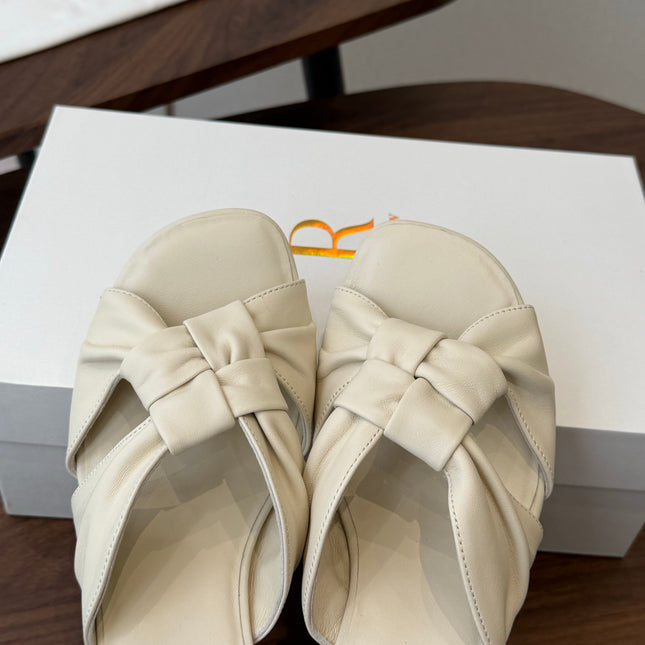 THE ROW 26S KNOT HEELED SLIDE SANDALS 35MM IN IVORY WHITE LAMBSKIN