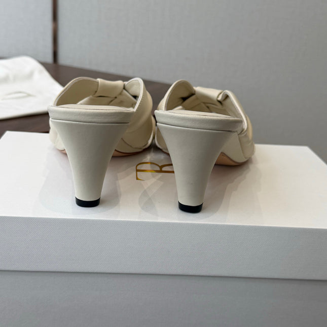 THE ROW 26S KNOT HEELED SLIDE SANDALS 35MM IN IVORY WHITE LAMBSKIN