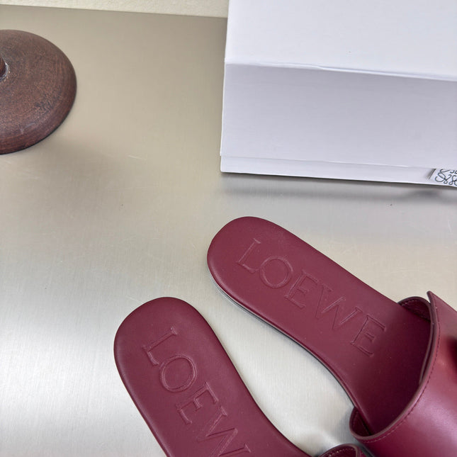 LOEWE 26S PEBBLE SLIDE IN BURGUNDY RED CALFSKIN GOLD HARDWARE