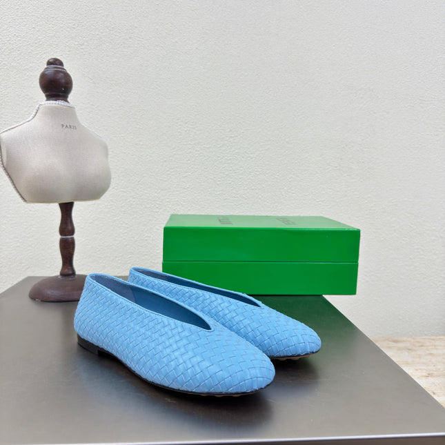 BOTTEGA VENETA 26S BALLET FLATS IN BLUE WOVEN LAMBSKIN