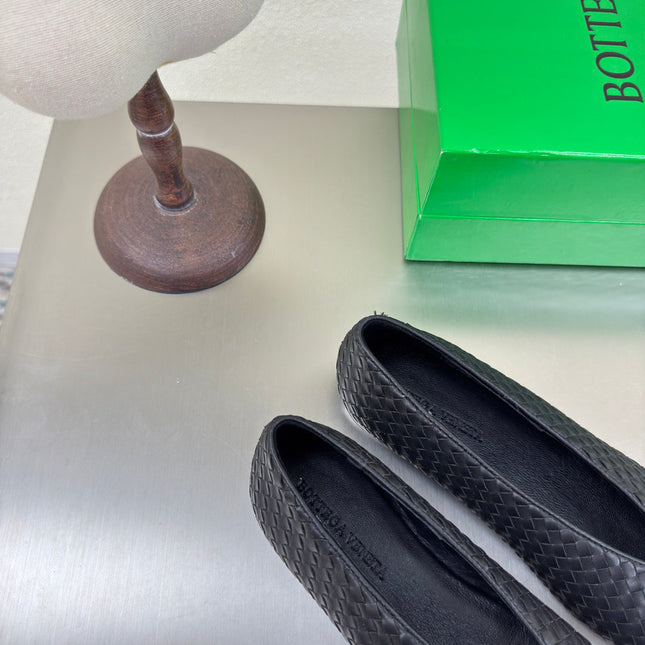 BOTTEGA VENETA 26S BALLET FLATS IN BLACK WOVEN LAMBSKIN