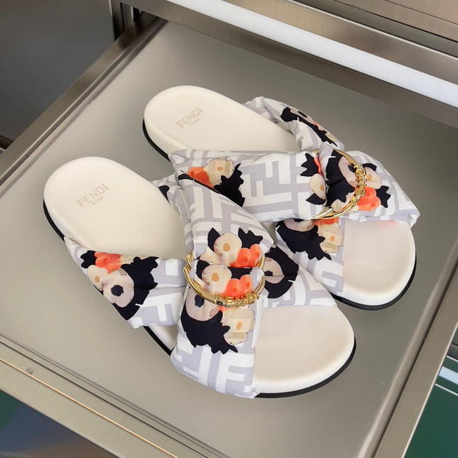 FENDI 26S PATTERNED CROSS-STRAP SLIDE SANDALS IN MULTICOLOR FABRIC