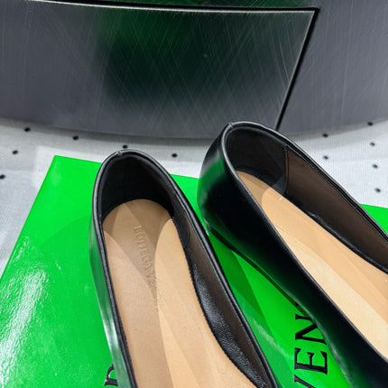 BOTTEGA VENETA 26S BALLET FLATS IN BLACK CALFSKIN