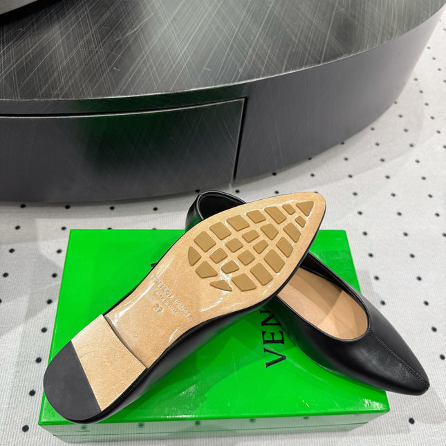 BOTTEGA VENETA 26S BALLET FLATS IN BLACK CALFSKIN