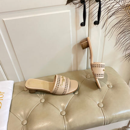 DWAY HEELED SLIDE IN CAMEL BEIGE CALFSKIN WITH GOLD LOGO