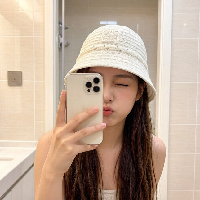 LOEWE 26S CROCHET BUCKET HAT STYLE 065