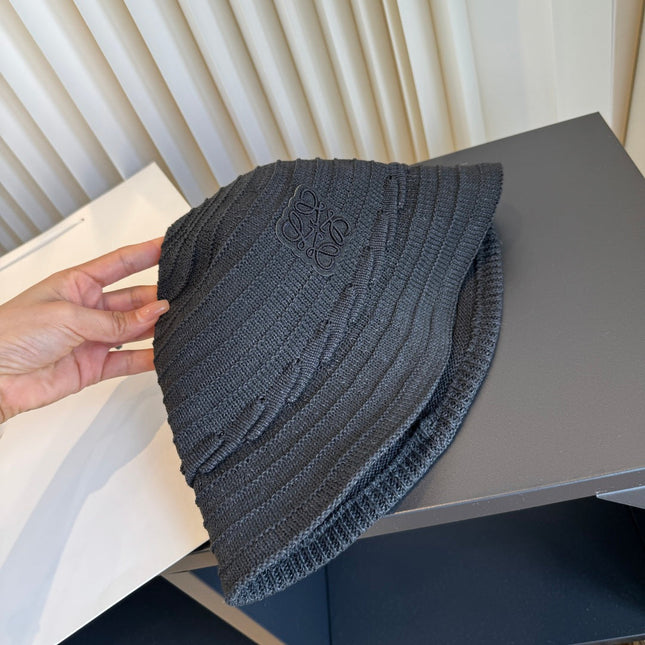 LOEWE 26S CROCHET BUCKET HAT STYLE 064