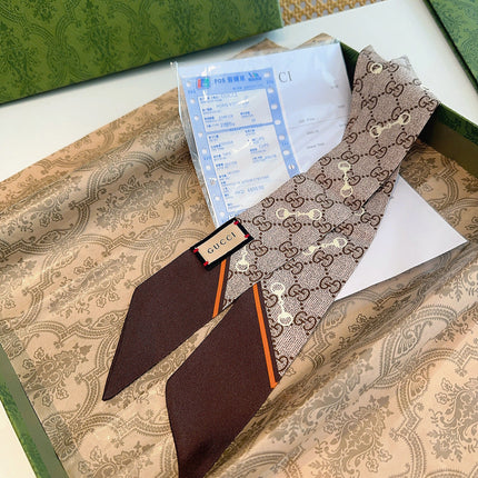GUCCI 26S SCARF 90 IN SILK 305870
