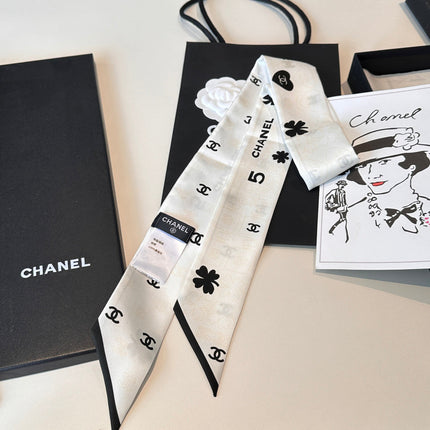 CHANEL 26S TWILLY SCARF 120 IN SILK 425832