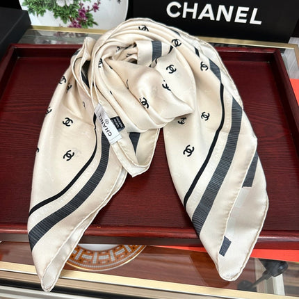 CHANEL 26S SCARF 90 IN SILK 509527