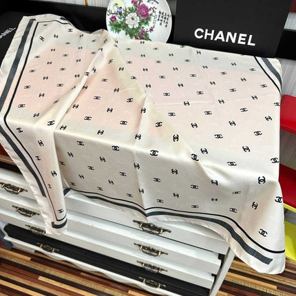 CHANEL 26S SCARF 90 IN SILK 509527