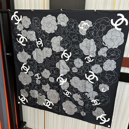 CHANEL 26S SCARF 90 IN SILK 509543