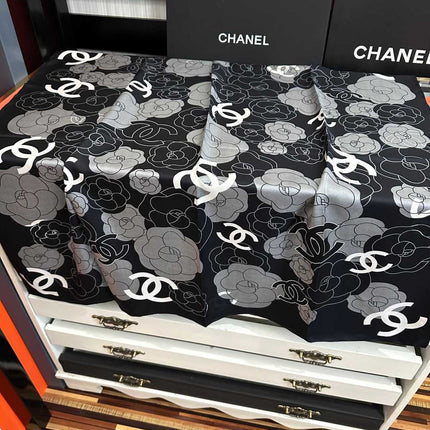CHANEL 26S SCARF 90 IN SILK 509543