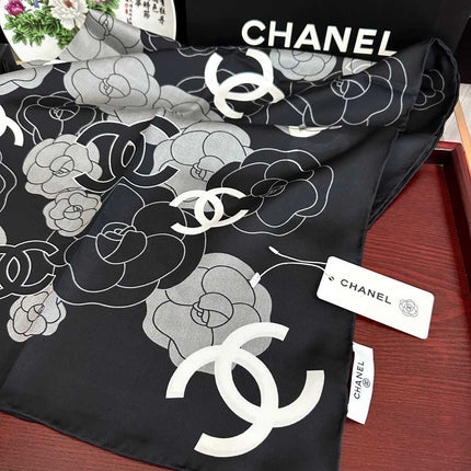 CHANEL 26S SCARF 90 IN SILK 509543
