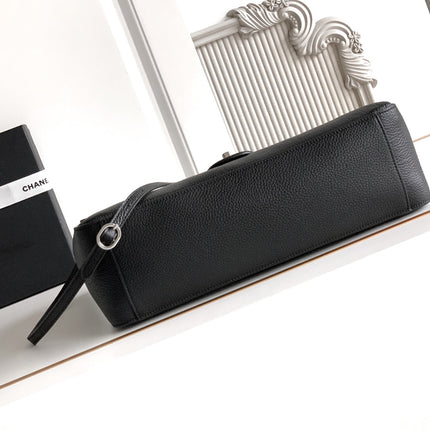 CHANEL 26S SOUPLISSIMO MAXI FLAP MEDIUM 32 IN BLACK GRAINED CALFSKIN SILVER HARDWARE
