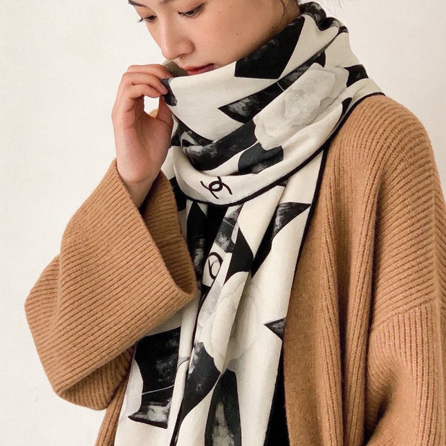 CHANEL 26S SCARF 140 IN SILK 311981