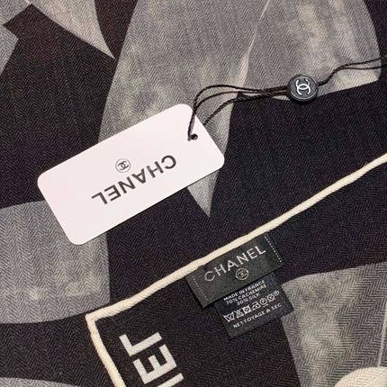 CHANEL 26S SCARF 140 IN SILK 311982