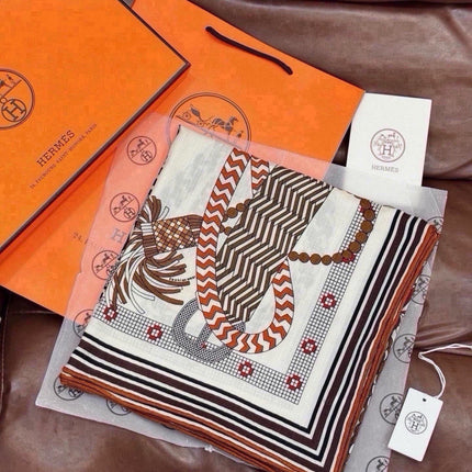 HERMES 26S PATTERNED SCARF 135 IN SILK AND CASHMERE 502436