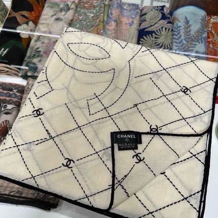 CHANEL 26S SCARF 140 IN SILK AND CASHMERE 510998