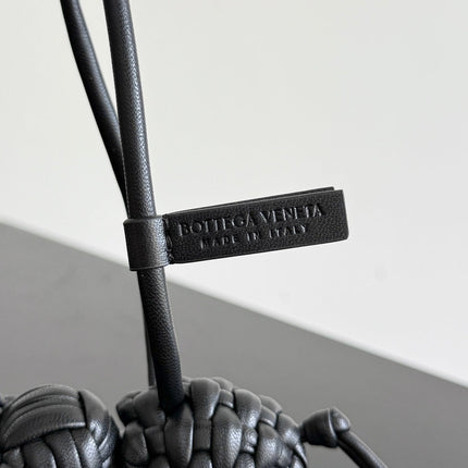 BOTTEGA VENETA 25S DAMEN ELEPHANT CHARM IN BLACK CALFSKIN