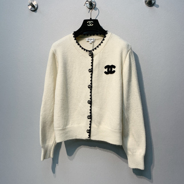 CHANEL 26S CREW NECK CARDIGAN 829