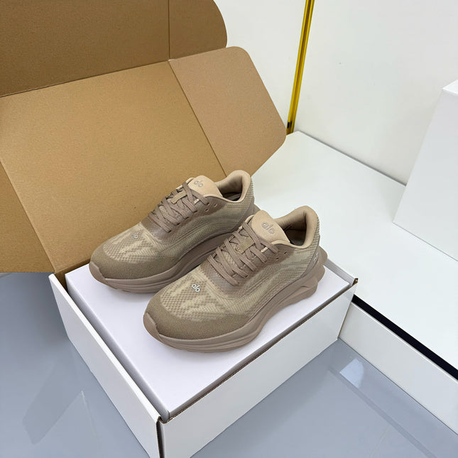 ALO 25S SNEAKER IN STONE BEIGE MESH FABRIC