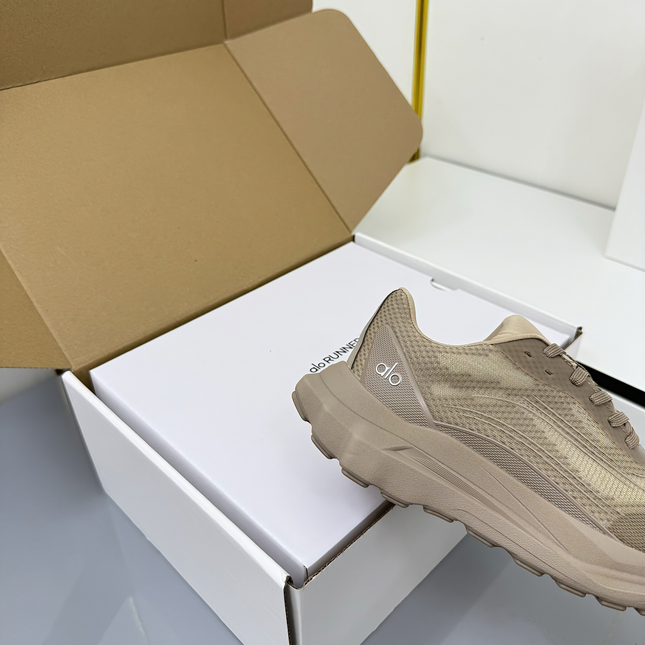 ALO 25S SNEAKER IN STONE BEIGE MESH FABRIC