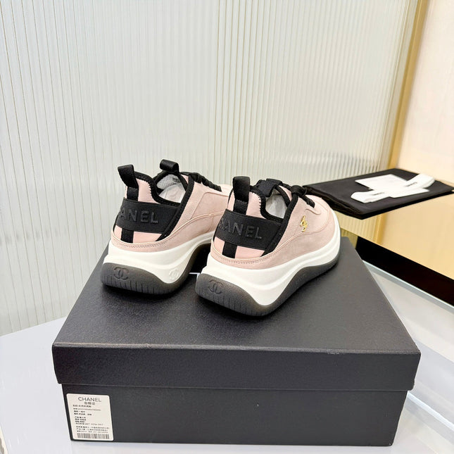 CHANEL 26S PLATFORM SNEAKERS IN LIGHT PINK SUEDE WITH CC LOGO