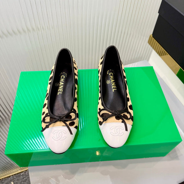 CHANEL 26S FLAT SHOES IN LIGHT YELLOW AND BLACK LEOPARD PRINT PONY HAIR
