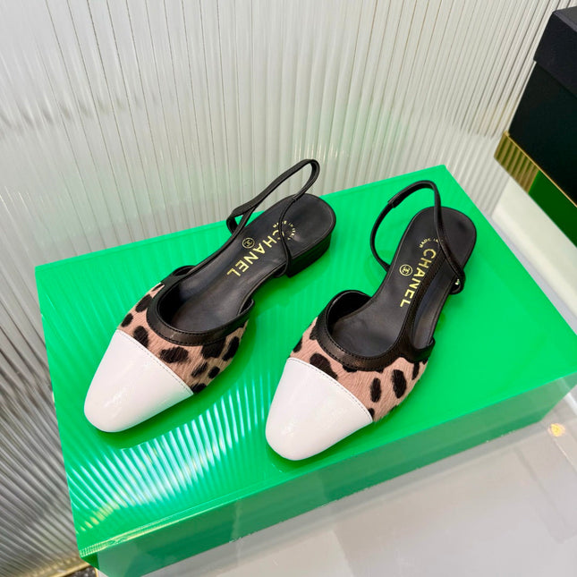 CHANEL 26S FLATS SLINGBACK IN WHITE PATENT CALFSKIN AND BEIGE PONY HAIR