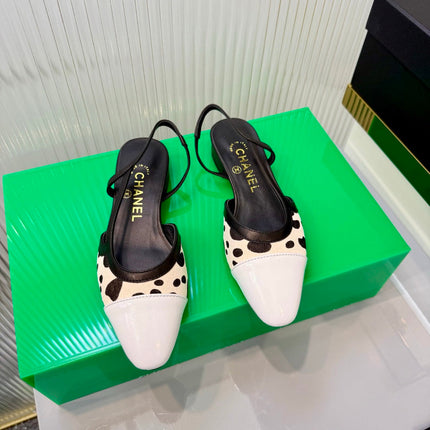 CHANEL 26S FLATS SLINGBACK IN WHITE PATENT CALFSKIN WITH LIGHT BEIGE PONY HAIR
