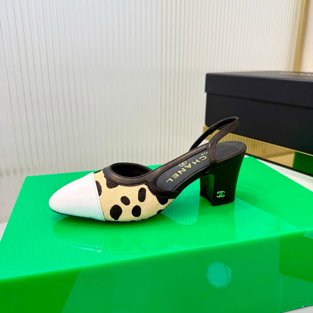 CHANEL 26S HIGH-HEEL SLINGBACKS 50 MM IN WHITE PATENT CALFSKIN WITH LIGHT YELLOW PONY HAIR