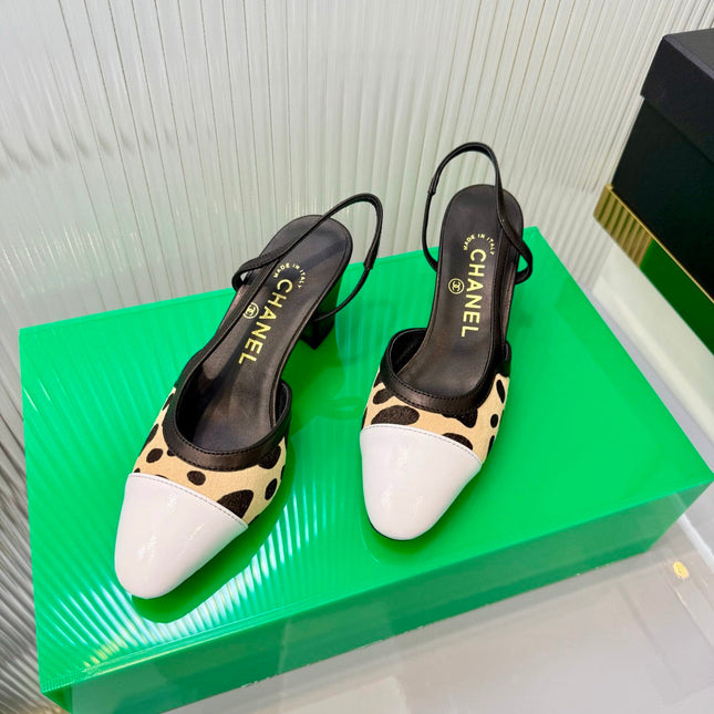 CHANEL 26S HIGH-HEEL SLINGBACKS 50 MM IN WHITE PATENT CALFSKIN WITH LIGHT YELLOW PONY HAIR