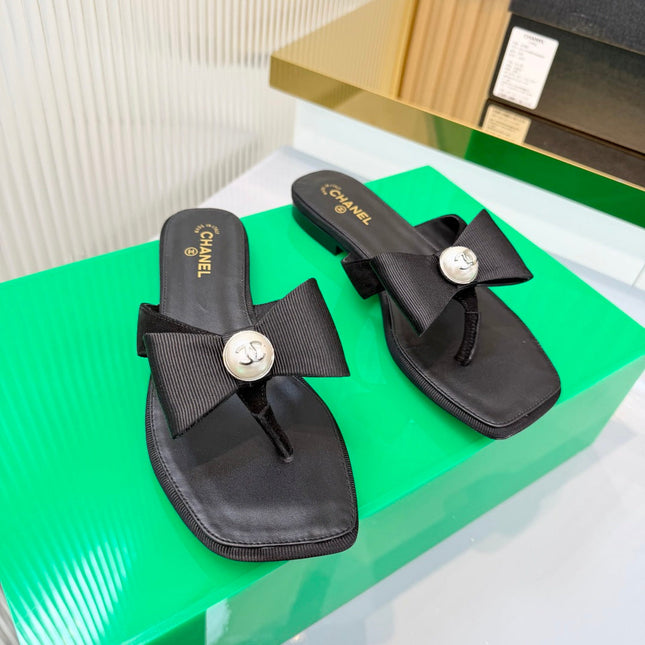 CHANEL 26S THONG SANDALS IN BLACK LAMBSKIN AND FABRIC WITH BOW