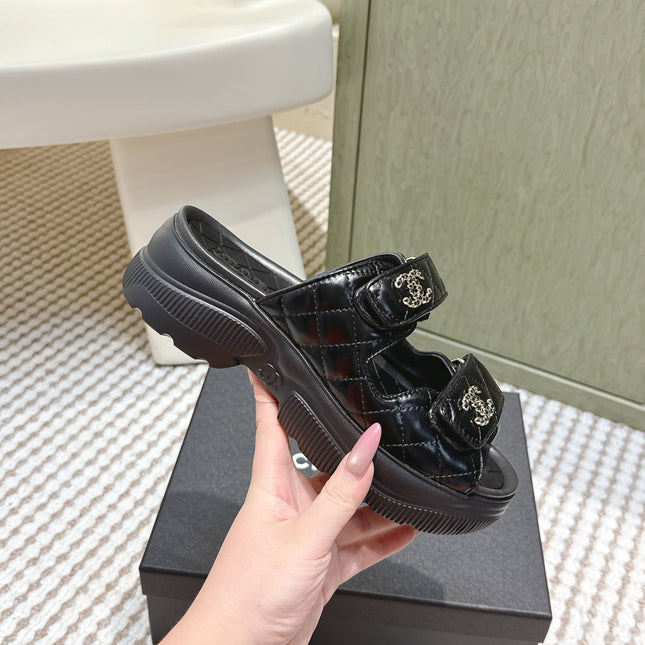 CHANEL 25S STRAP SANDALS IN BLACK PATENT CALFSKIN SILVER HARDWARE