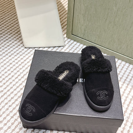 CHANEL 25S INDOOR SLIPPERS IN BLACK SUEDE FUR-LINED