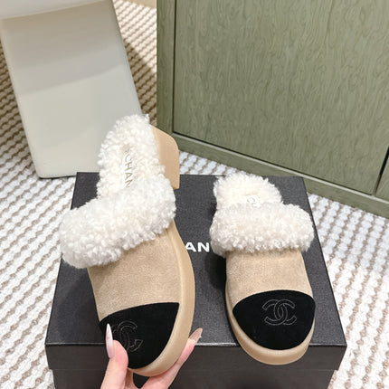 CHANEL 25S INDOOR SLIPPERS IN BEIGE AND BLACK SUEDE FUR-LINED