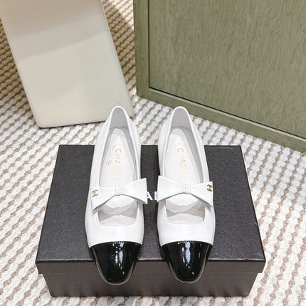 CHANEL 25S MARY JANE BALLET FLATS IN WHITE LAMBSKIN BLACK PATENT CAP TOE WITH BOW