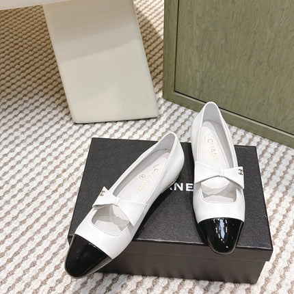 CHANEL 25S MARY JANE BALLET FLATS IN WHITE LAMBSKIN BLACK PATENT CAP TOE WITH BOW