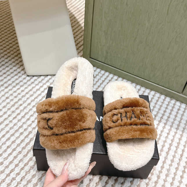CHANEL 25S FLUFFY SLIDERS IN BEIGE AND CARAMEL