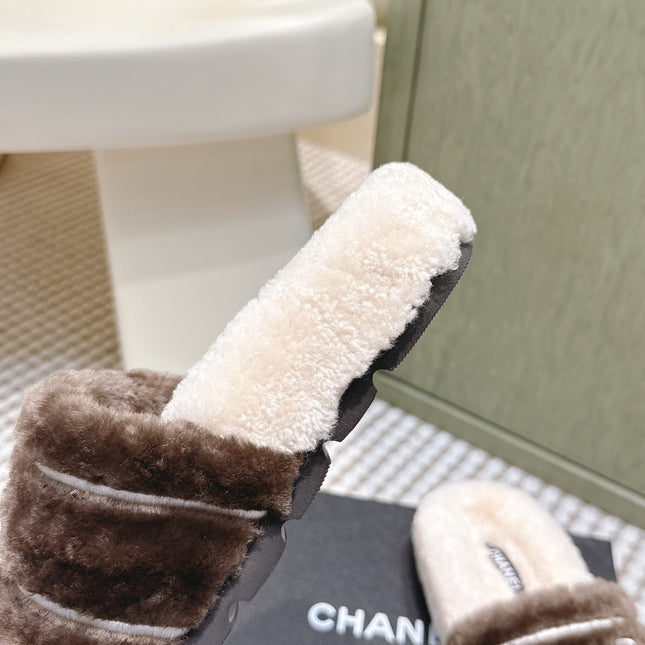 CHANEL 25S FLUFFY SLIDERS IN BEIGE AND BROWN