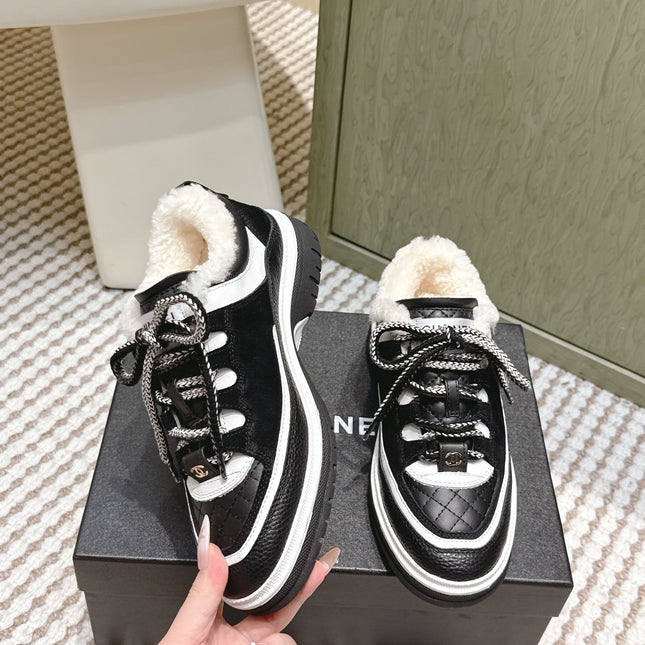 CHANEL 25S THICK-SOLE SNEAKERS IN BLACK AND WHITE CALFSKIN WITH FUR LINING