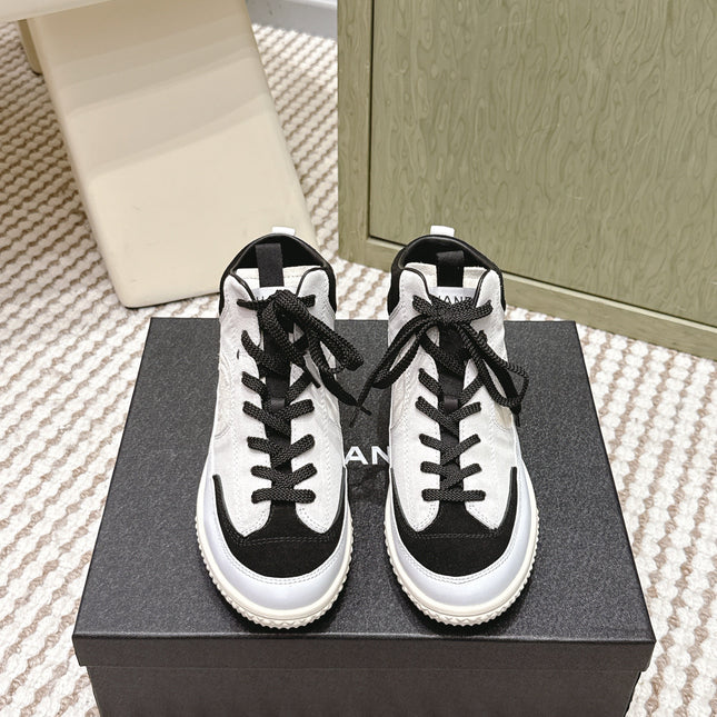 CHANEL 25S HIGH-TOP SNEAKERS IN BLACK AND WHITE CALFSKIN AND SUEDE